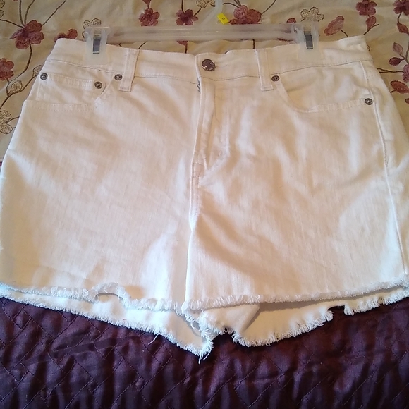 White Gap jean shorts - Picture 2 of 4